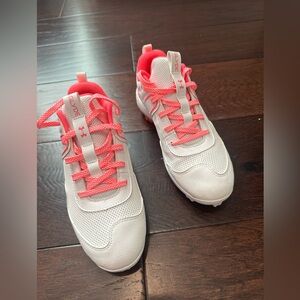 Under Armour, softball shoes , size 5Y